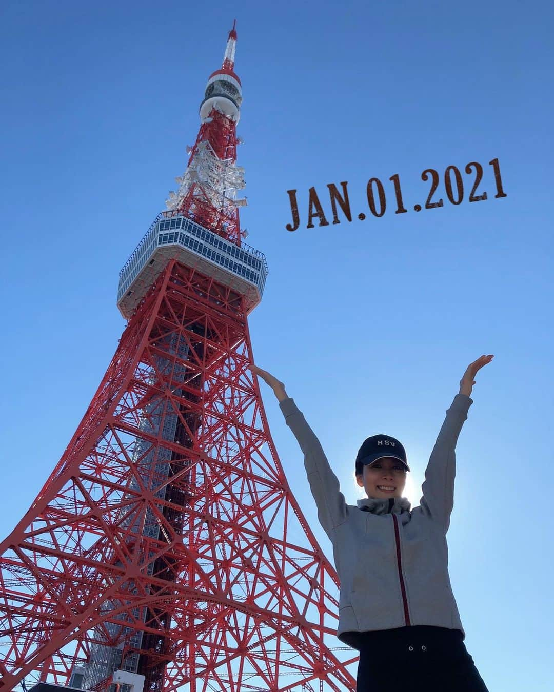 内田恭子さんのインスタグラム写真 - (内田恭子Instagram)「明けましておめでとうございます。2021年がみなさまにとって明るく、素晴らしい年になりますよう、心からお祈り申し上げます。今年もよろしくお願いいたします。  Happy new year to you and your loved ones!! May 2021 brings you lots of happiness!! New year morning from Tokyo Tower.  #新年　#明けましておめでとうございます #hello2021 #元日の朝は東京タワーから　#今日も快晴 #happynewyear2021 #kyokouchida #内田恭子」1月1日 13時31分 - kyoko.uchida.official