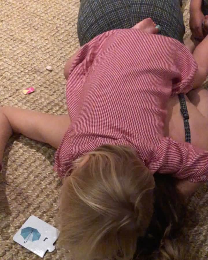 ブルックリン・デッカーのインスタグラム：「Goals for 2021: teaching my small children valuable life lessons, like how to do The Crybaby.」