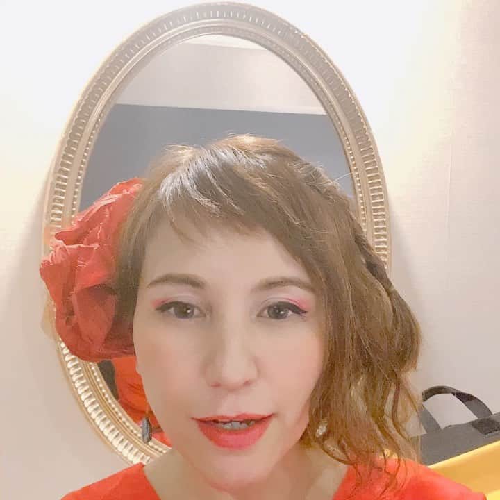 横沢ローラのインスタグラム：「投稿し忘れてた昨晩。 大晦日に2020年最後の並行世界演奏を届けてきまひた。  皆さま、どうか今年も、よろしくお願いします！ 大分、心と体のゆとりを取り戻してます。今年はみんなに会えるようになるのかな。連絡はたくさんとっていこーっと！」