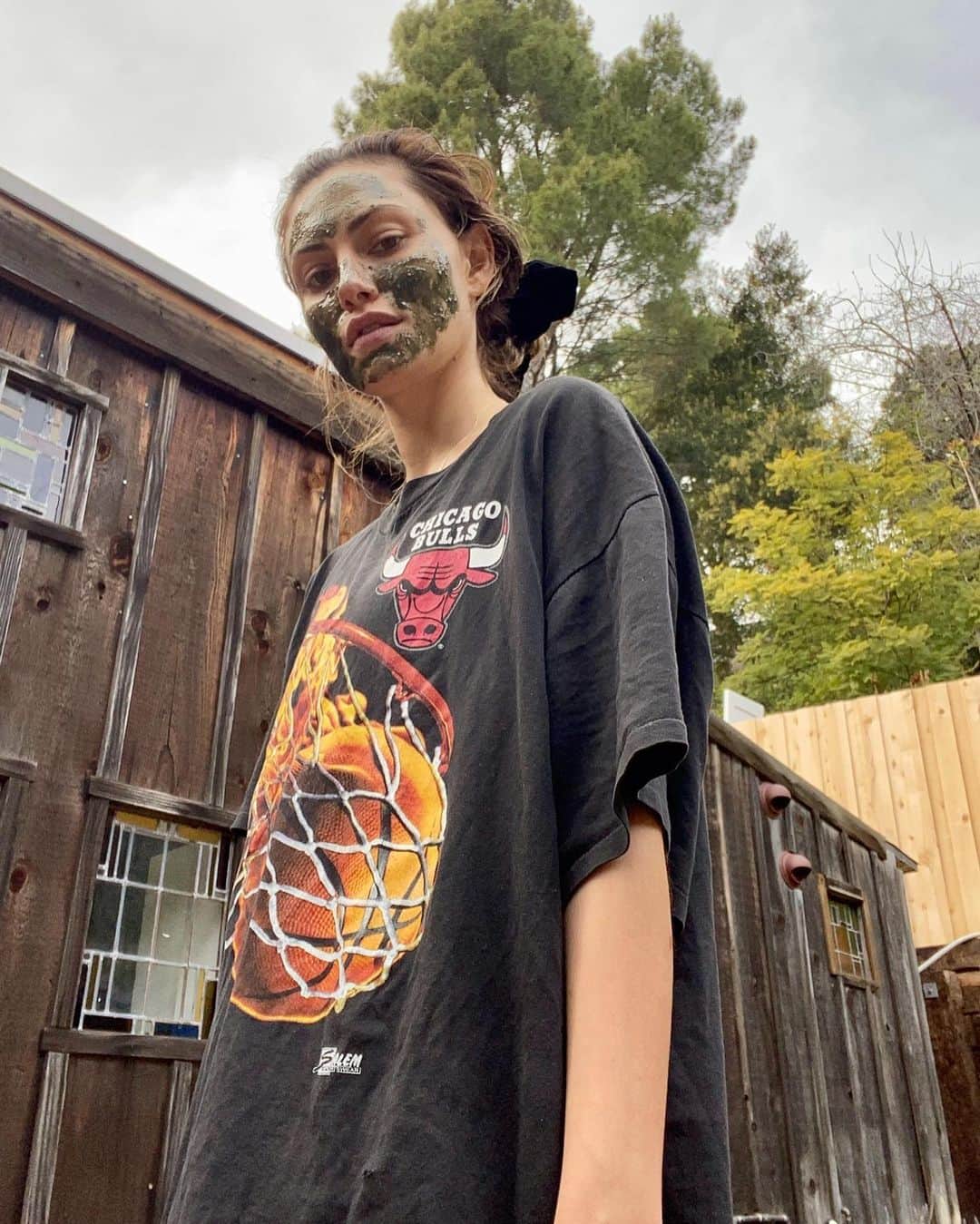 フィービー・トンキンのインスタグラム：「A year of #masking in 2020  Stay safe stay home mask up love you all happy new year 🤍」