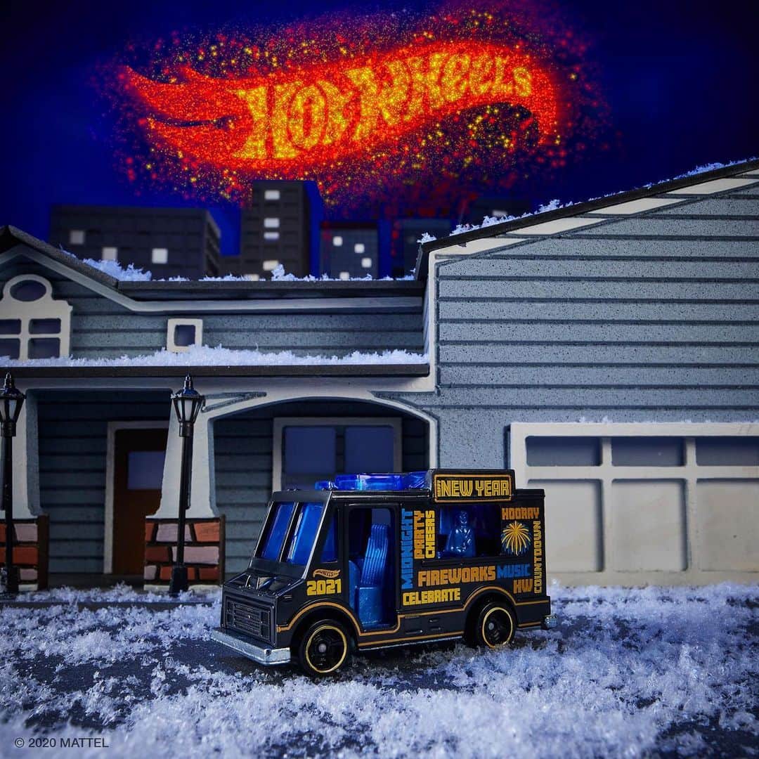 Hot Wheelsさんのインスタグラム写真 - (Hot WheelsInstagram)「Foot on the gas and we’re racing to 2021! Happy New Year from #HotWheels!💨 🎉」1月1日 14時00分 - hotwheelsofficial