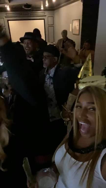 ネネ・リークスのインスタグラム：「CASA LEAKES NEW YEARS PAR TAYYY」