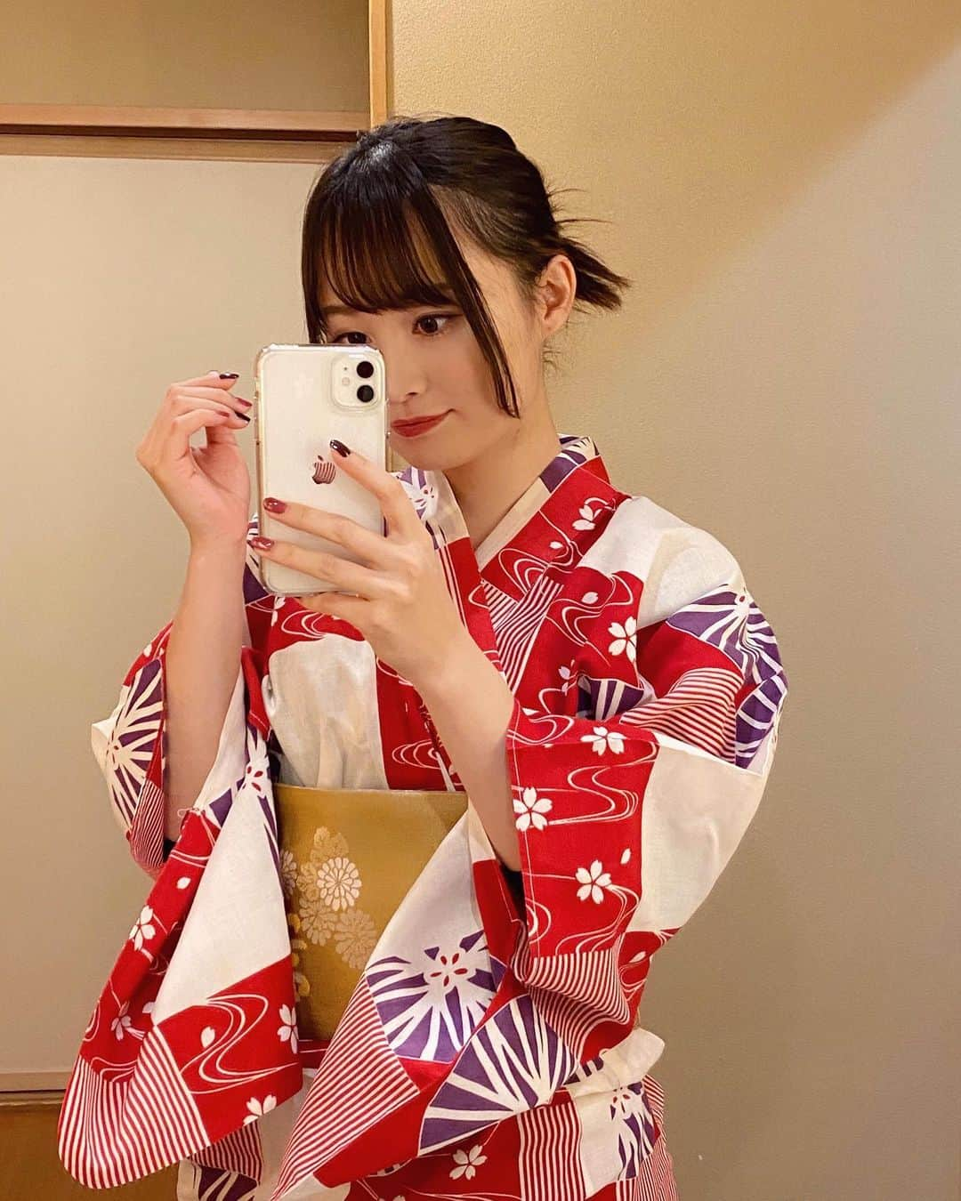 Luna.（ルナ）さんのインスタグラム写真 - (Luna.（ルナ）Instagram)「明けましておめでとうございます👘 2021年は去年以上に、皆さんに沢山の音楽を届けたいです。 また、アーティストとしても人としても 成長できたらいいなと思います🌝 今年もLuna.をよろしくお願いします❕  そして何より、皆さんにとって素敵な一年となりますように。」1月1日 14時12分 - luna.singuitar