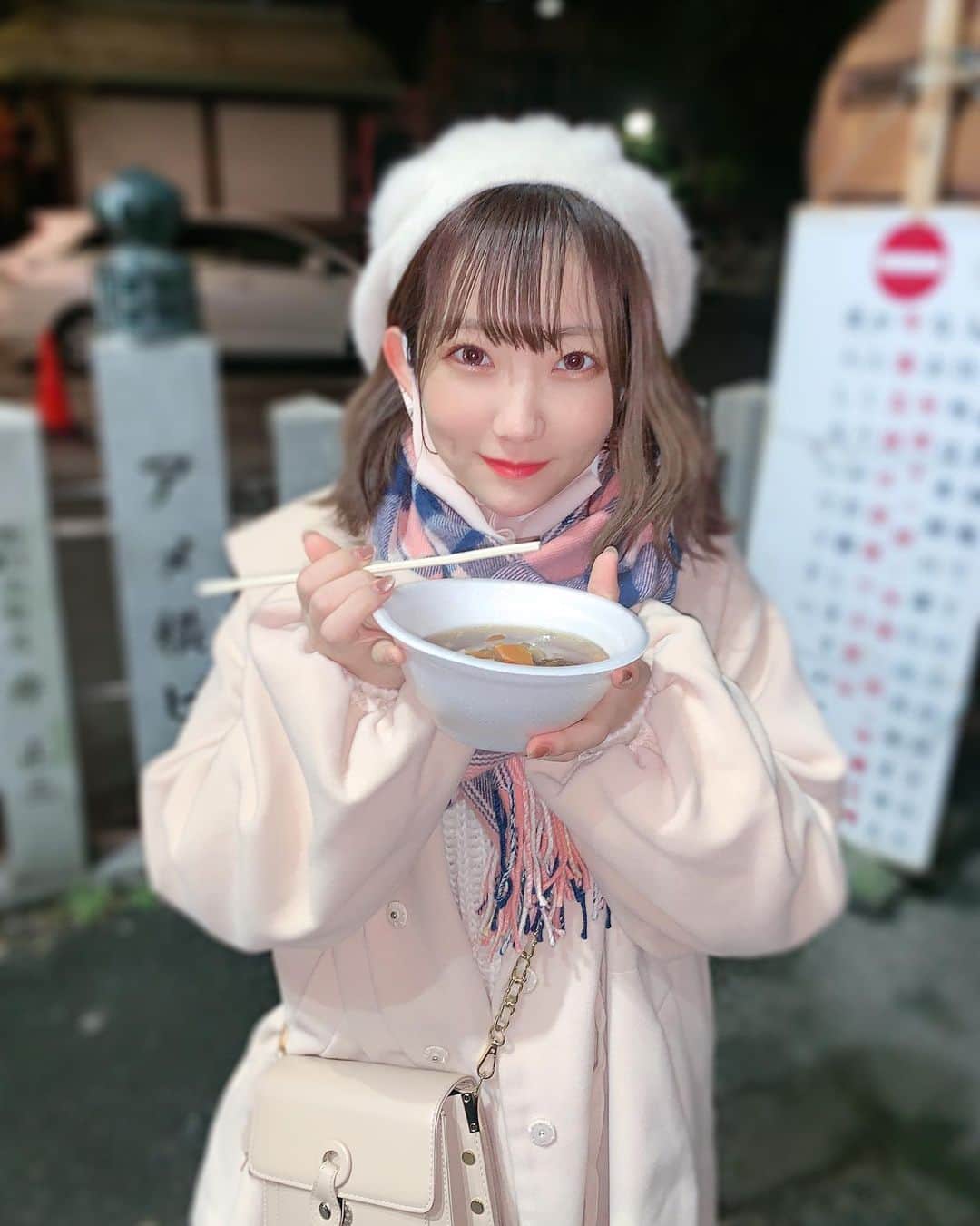 夏川愛実のインスタグラム：「﻿ 新年あけましておめでとうございます⛩🎍﻿ ﻿ ﻿ メンバーとファンの皆さんと一緒に﻿ 1年後、いい1年だったねって言い合うのが目標です☺️﻿ ﻿ ﻿ #2021#新年#あけおめ﻿ #初詣#きりたんぽ  ﻿ ﻿ ﻿ ﻿」