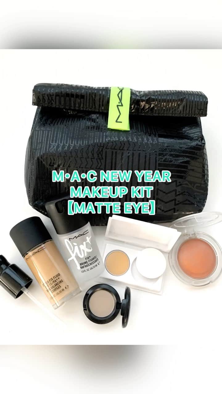 M∙A∙C Cosmetics Japanのインスタグラム：「あけましておめでとうございます✨ みなさまにとって笑顔溢れる1年となりますように🎍 本年もM･A･C Cosmetics Japanをどうぞよろしくお願いします💄 ㅤ 本日1月1日(金)に一部店舗限定で、M·A·Cで人気のアイテムが揃った3種のラッキーバッグが登場します✨新年に相応しい豪華なキットをお見逃しなく！  ㅤ ＼税込13,000円相当！／ ■M·A·C ニュー イヤー メイクアップ キット 【マット アイ】（税込9,680円） 【内容】 ・スタジオ フィックス フルイッド SPF 15（30ml）: NC25 ・フィックス＋ オリジナル（30ml） ・グロー プレイ ブラッシュ（7.3g）: ソー ナチュラル ・スモール アイシャドウ（1.5g）: オメガ ・ライトフル C+ SPF 30 ファンデーション（1.5g）: NC30 ・オリジナルポーチ ※サイズ: H160 x W180 x D50mm  ㅤ ＜発売情報＞ ☑︎2021/1/1(金) 発売 ・伊勢丹 新宿本店、阪急うめだ本店、西武池袋本店、岩田屋本店 本館、ジェイアール名古屋タカシマヤ、三越伊勢丹化粧品オンラインストア meeco、阪急百貨店公式コスメ通販サイト﻿ HANKYU BEAUTY ONLINE、西武・そごう公式ショッピングサイトサイト e.デパート ☑︎公式オンライン先行販売中」