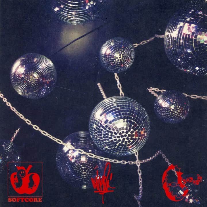 マイク・シノダのインスタグラム：「Happy 2021 from me, @bear, and @tthheeuullttrraavviissiittoorr. New track: I’m Still Fucking Here   https://soundcloud.com/beartrapsound/imstillfuckinghere」