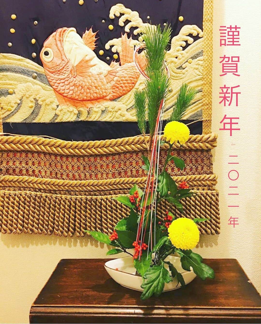 いかりさとみのインスタグラム：「今年もよろしくおねがいします   #happynewyear2021」