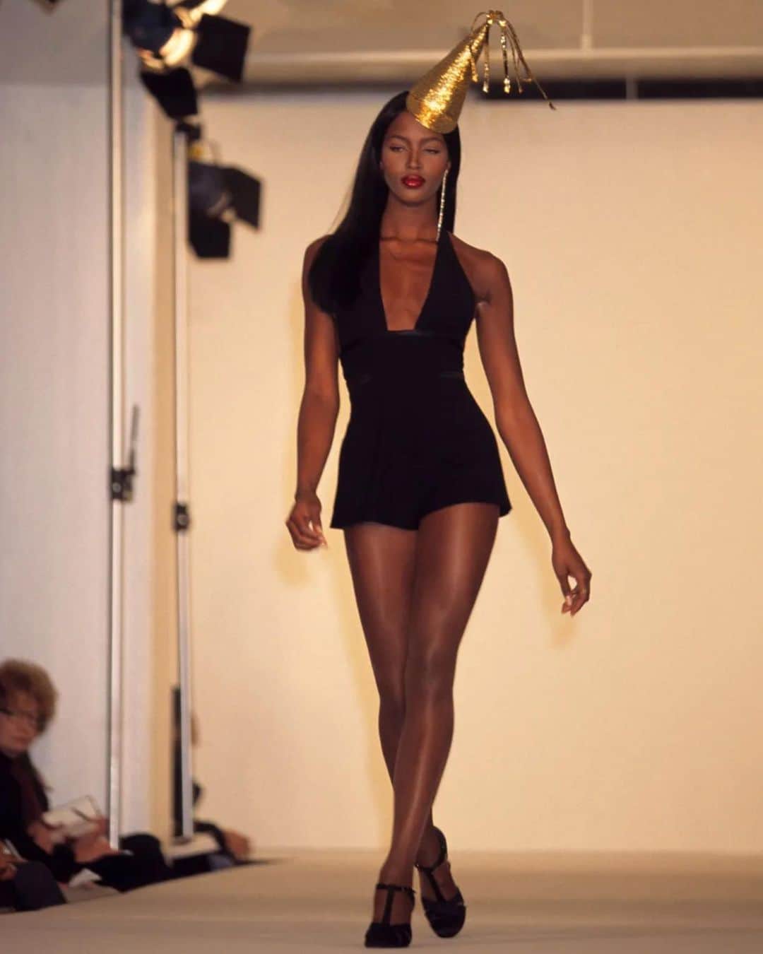 Marc Jacobsのインスタグラム：「Cheers to 2021 💫 Happy New Year.  Naomi Campbell for RUNWAY SPRING 1995 MARC JACOBS.」