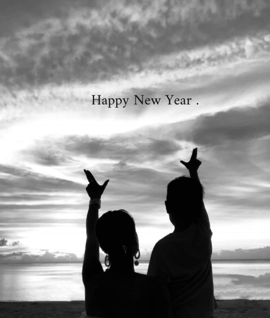 紺谷みえこのインスタグラム：「🎍㊗️🎍 皆さーん♡ あけましておめでとうございます♡ 今年も大好きな人達を笑顔に！周りの人達を幸せに！！ 楽しんで行きたいと思います♡ 本年もどうぞ宜しくお願いいたします♡ ♡⸜( ´ ꒳ ` )⸝⸜( ´ ꒳ ` )⸝♡︎  #新年　#感謝　#みんな大好き　#お正月　#親子　#わくわく#happynewyear  #2021」