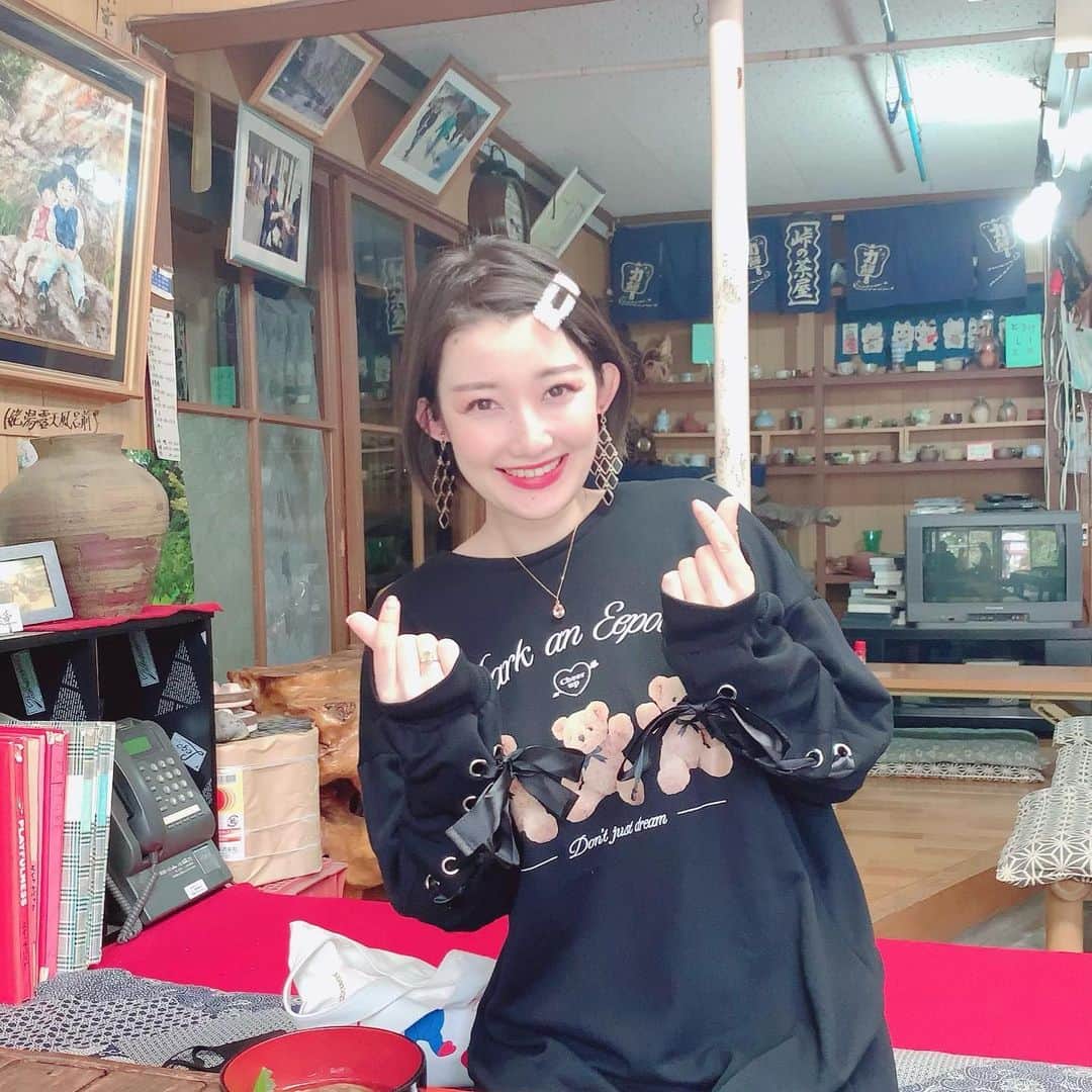 黒川沙良のインスタグラム：「あけましておめでとうございます💕 今年もよろしくお願いします💕  みんな健康で、幸せに、楽しく音楽と生きていけますように💕  今年はどんな形でも去年よりライブが出来るといいなぁ〜🥰  #2021 #あけおめ」