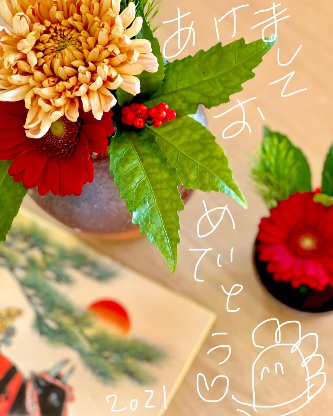 けらえいこのインスタグラム：「謹賀新年🐮2021🎍 今年は、まずとりあえず、落ちた体力を取り戻したい。まずとりあえず、世界中の人が健康になれますように✨  #まずとりあえず #2021」
