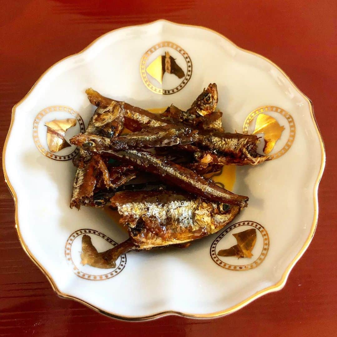 安田理大のインスタグラム：「お節！ ワカサギの甘露煮が美味しい！ ブラックバスも好きなわけや🤷🏻」