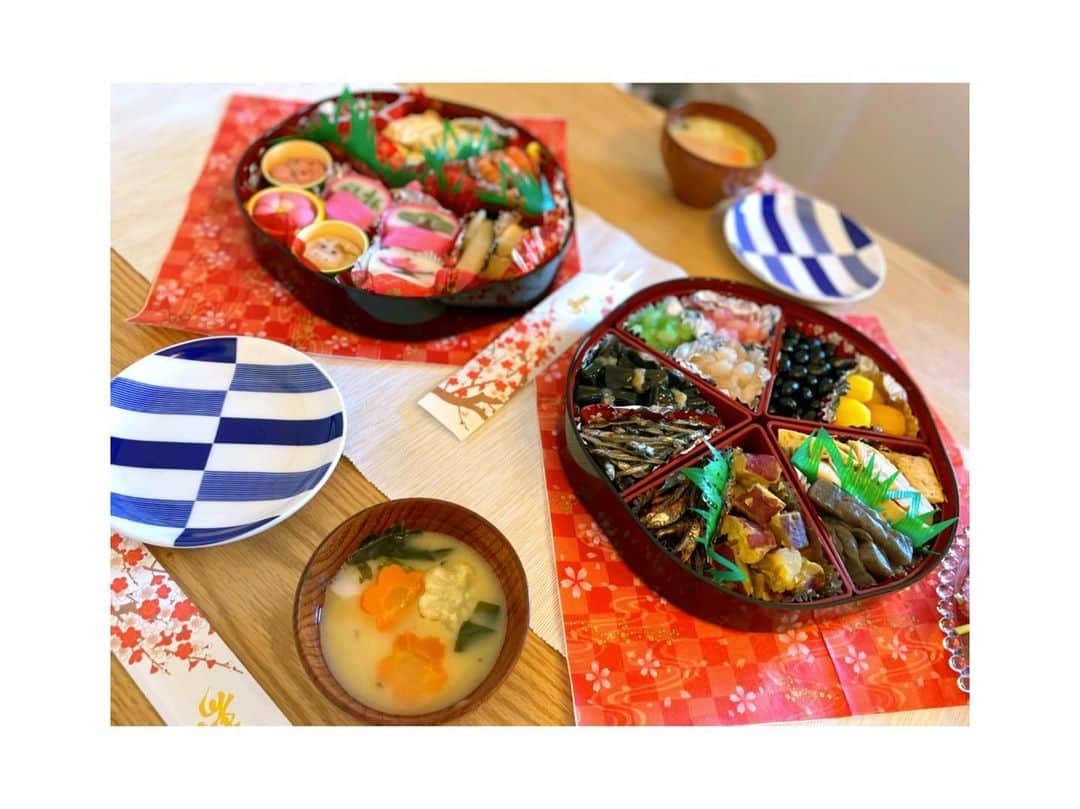 DJ みぃのインスタグラム：「新年明けましておめでとうございます🎍🌅！！2020年は我慢の多い年でしたが、2021年は可能な限りやりたいことを実現していく1年にしたいです😌✨今年も皆様、よろしくお願い致します🥺☺️🐄　#あけましておめでとうございます🎍 #2021年 #丑年　#おせちでお腹いっぱい　#おみくじは小吉　#よい一年になりますように」