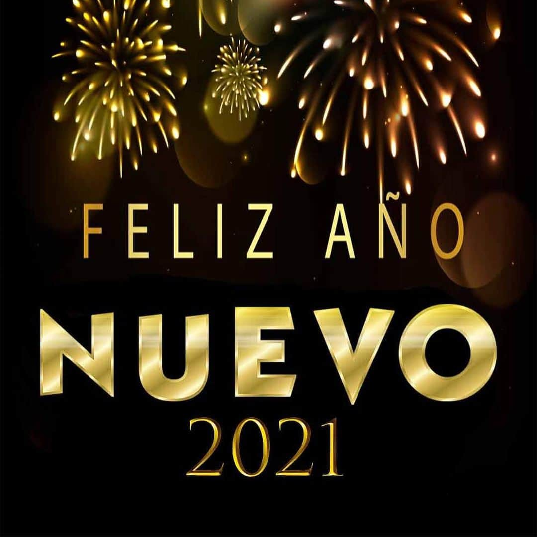 NICKY JAMさんのインスタグラム写真 - (NICKY JAMInstagram)「Feliz año nuevo a todos  los amo」1月1日 15時15分 - nickyjam