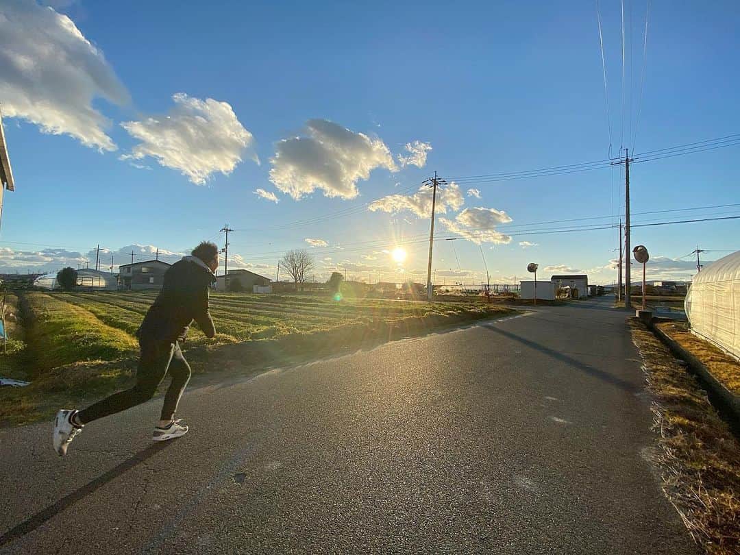 のインスタグラム：「あけましておめでとうございます🎍 今年もよろしくお願いします！  2021年は少しでも応援してくれる方々に楽しい一年とおもってもらえるようにサッカー頑張りたいと思います！  2021年も応援よろしくお願いします！  #サガン鳥栖 #22」