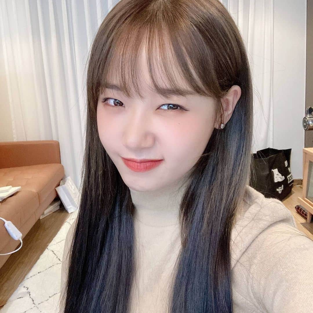 チェ・ユジョンのインスタグラム：「새해 복 많이 받으세요!~🥳❤️🌻」