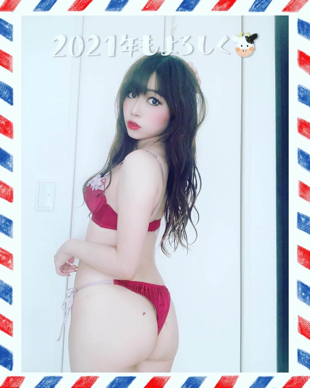 綾部江恋のインスタグラム：「☀️あけましておめでとうございます🎍⛩ . 今年も #エレン尻 とえれぴーをよろしくお願いしますー💕💖💓🥰素敵な一年になりますように👼💐🐄🐮 .  . . Happy New Year 2021🎉🎊🪅🎈 And thank you for many love to my hip and birthmark haha😘💋 . . #綾部江恋 #えれぴー #エレン尻 #謹賀新年 #今年もよろしくお願いします  #あけましておめでとうございます  #新年快樂  #新年快乐  #賀正  #新年快樂🎉  #happyholidays  #happynewyear  #おうちグラビア」