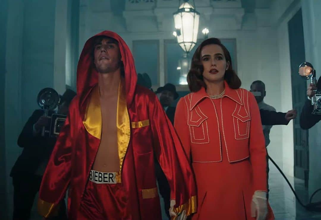 Just Jaredさんのインスタグラム写真 - (Just JaredInstagram)「@justinbieber covered up his tattoos for his new Rocky-inspired “Anyone” music video, which starred @zoeydeutch. Tap this photo at the LINK IN BIO to watch now! #JustinBieber #ZoeyDeutch Photos: YouTube」1月1日 15時27分 - justjared