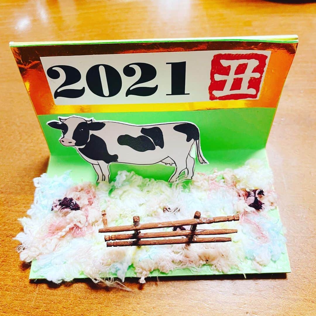 石川佳純さんのインスタグラム写真 - (石川佳純Instagram)「*** 新年あけましておめでとうございます🎍🌅 2021年、良い年にしたいですね。 健康に留意して、毎日を過ごしていきたいと思います。 今年もよろしくお願い致します😁 #2021 #丑年🐮」1月1日 15時29分 - kasumi.ishikawa_official