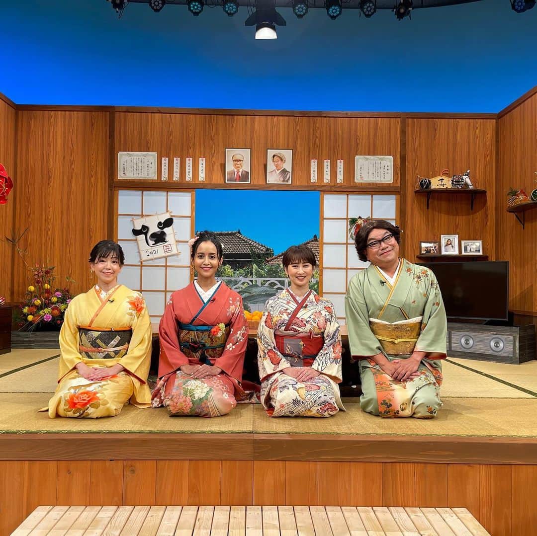 糸数美樹のインスタグラム：「このあと17時から琉球放送3チャンネルで正月特番「となりの賀数さん一家」やりますよー🎍✨👏 ご家族で是非🧡 自分で選んだ着物だけど、すごい可愛いかったなぁ🥰🥰🥰」