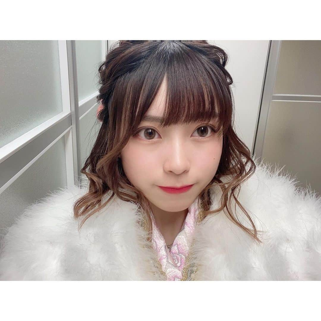 三野宮鈴さんのインスタグラム写真 - (三野宮鈴Instagram)「新年あけましておめでとうございます。⛩🎍 ・ ・ ・ ・ 今年はたくさんの新しい事に挑戦して、 自分自身成長していける年にしていきたいです。 2021年も宜しくお願いします！🔔」1月1日 15時47分 - suzuchan.1