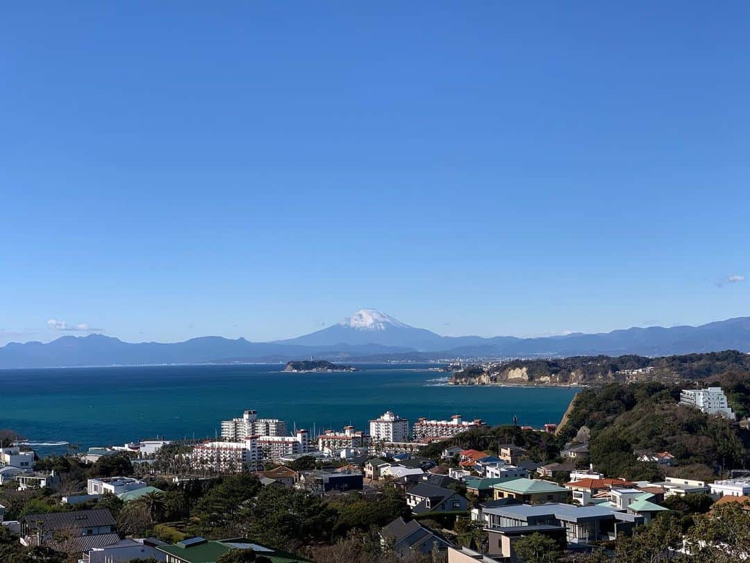 岡田マリアのインスタグラム：「はじまりの今日はつづきの今日。  乗り越えていけますように！  Bonne année 2021 et surtout, bonne santé !!」