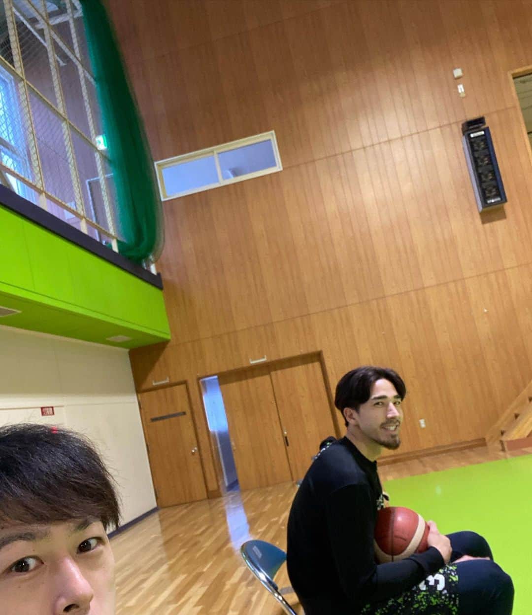 のインスタグラム：「今年もバスケからスタートの1年。 2021年も宜しくお願いします🙇‍♂️ #たじぜん」
