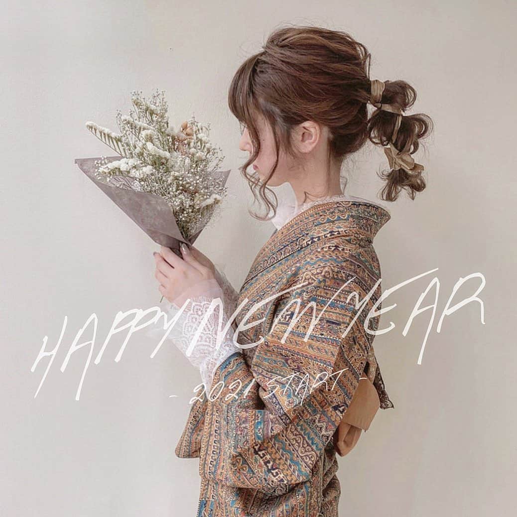 たんりいのインスタグラム：「. . 明けましておめでとうございます🎍。 2021年もどうぞ宜しくお願いします⛩♡ . 今年は「前進」の年にしたいなっ💪 目標のために一歩でも前進できるように 顔晴っていこうと思います🌈✨ . みなさま良いお正月をお過ごし下さい🍱 . #happynewyear #2021 #たんりい着物コーデ」