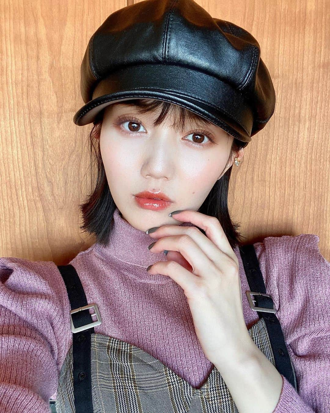 松川菜々花さんのインスタグラム写真 - (松川菜々花Instagram)「・ あけましておめでとうございます🎍 新年初の自撮り☆ New hat→ @beep_ss  年変わってすぐに軟骨のピアス変えた✨ 可愛い…」1月1日 16時03分 - matsukawa__nanaka