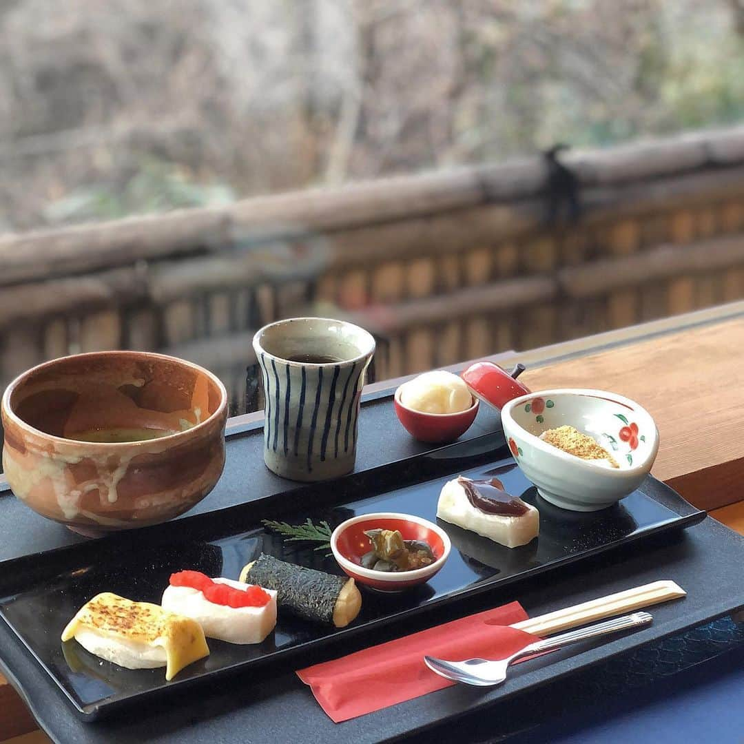 都築青空さんのインスタグラム写真 - (都築青空Instagram)「餅 餅 餅 🎍 お正月太りに気をつけます🐮。 . .  #伊香保温泉 #伊香保 #茶屋たまき #お餅 #あおぞら旅日記」1月1日 16時09分 - aozora723