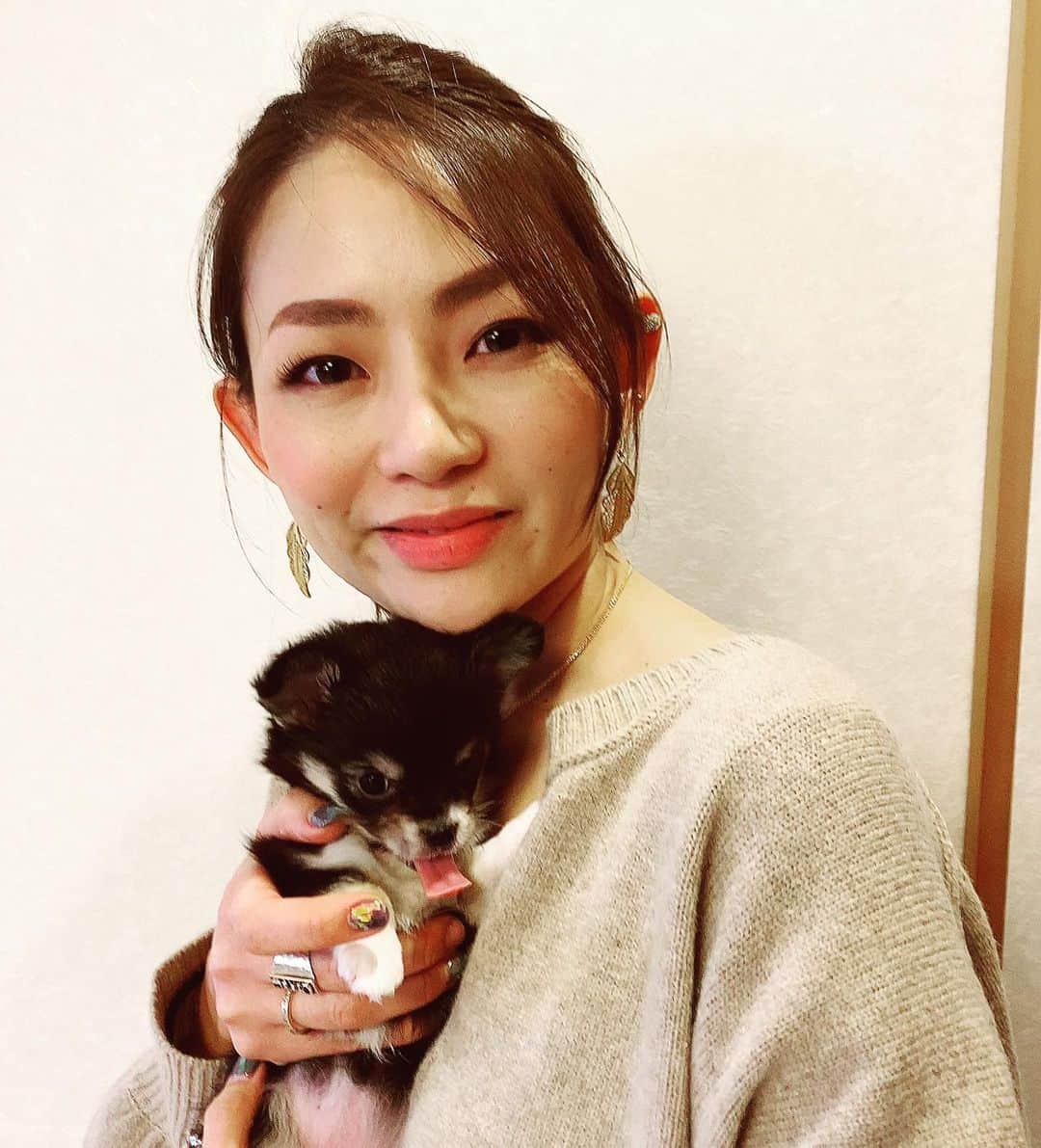 宮本美季のインスタグラム：「新年明けましておめでとうございます㊗️ 2021年新たなファミリーと共に、どうぞ宜しくお願いしまする😌❤️  もっとみんなに会える一年となりますように🙏」