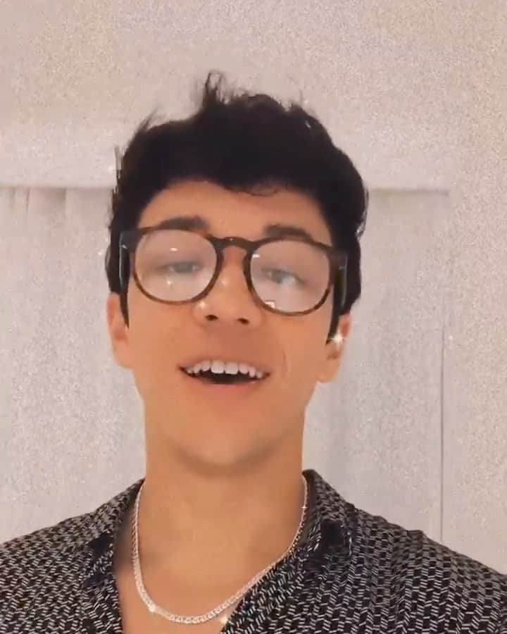 カイル・ハナガミのインスタグラム：「I am a nerd. Happy new year!」