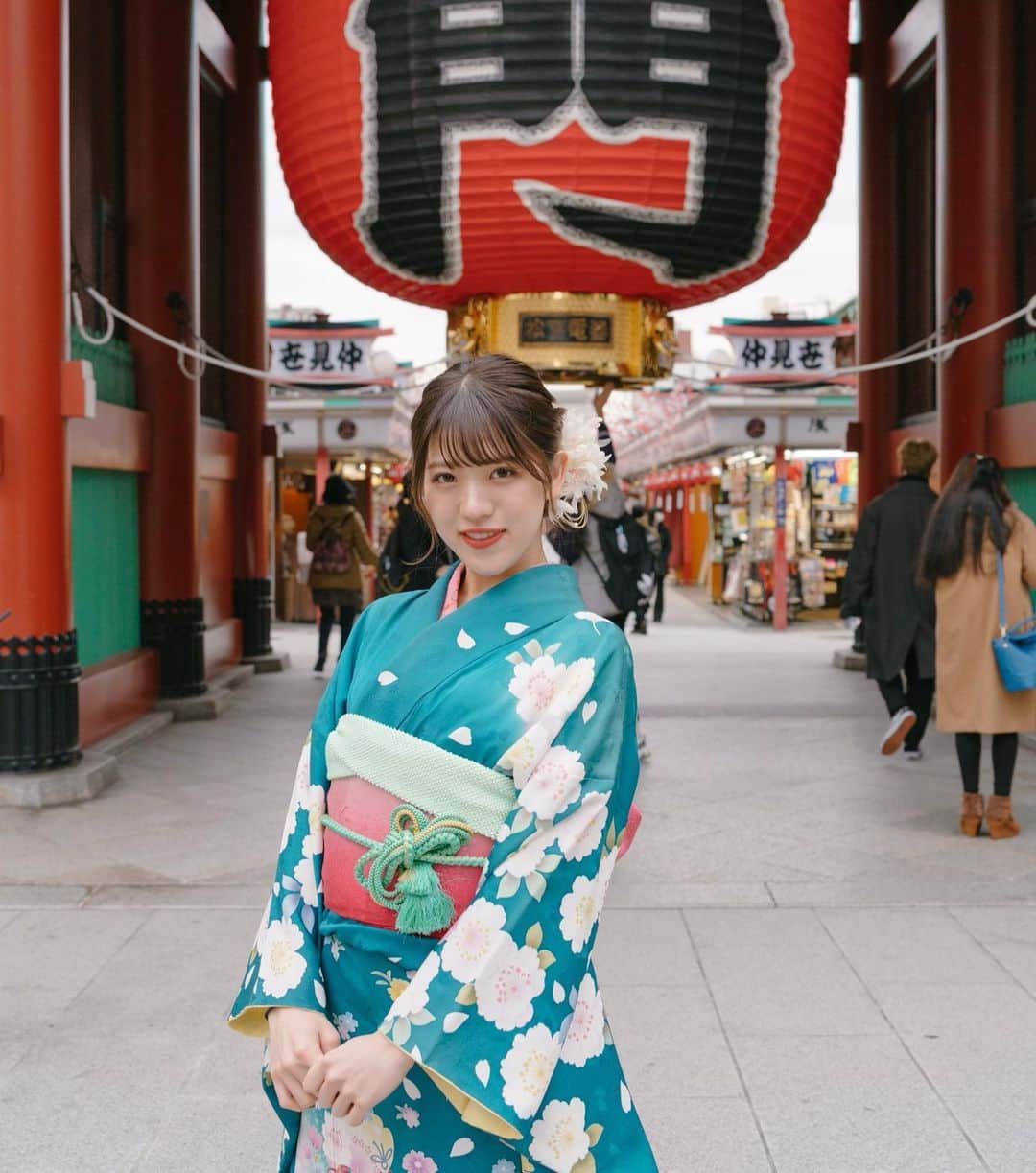 横山なつみのインスタグラム：「新年あけましておめでとうございます⛩  2020年本当に色んなことありすぎて 大変だったこともあったけど、 人として成長できたいい1年になりました。  2021年こそはグループとして また動き出したいし、個人としても 今までできなかったことを実現 させたいと思ってます😌😌  横山なつみについてきてください〜 本年もよろしくお願いします。🐄  #2021 #2021年 #あけましておめでとうございます」