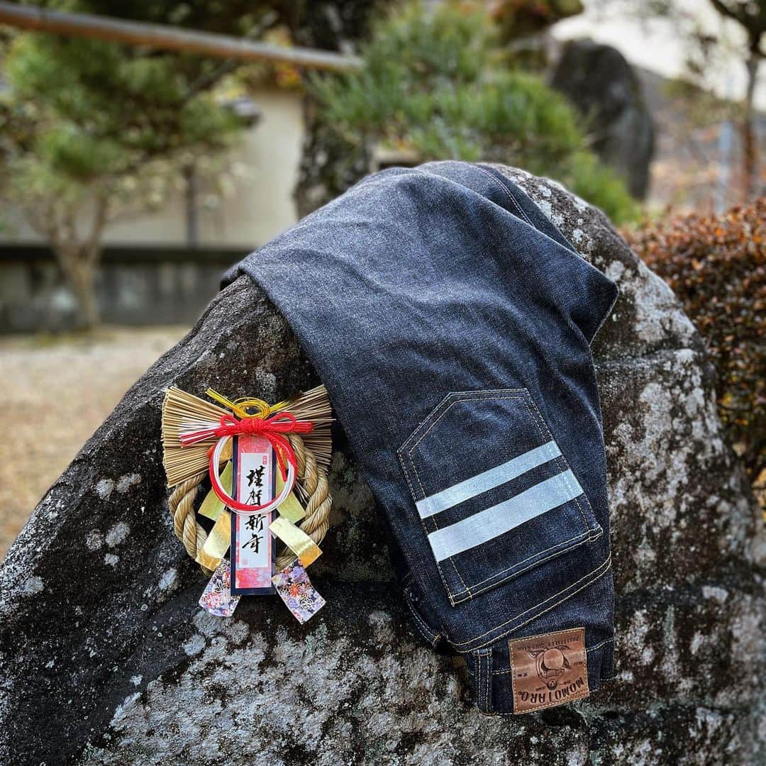momotarojeansのインスタグラム：「あけましておめでとうございます。 2021年も桃太郎ジーンズをお願い致します! Happy new year 2021！」
