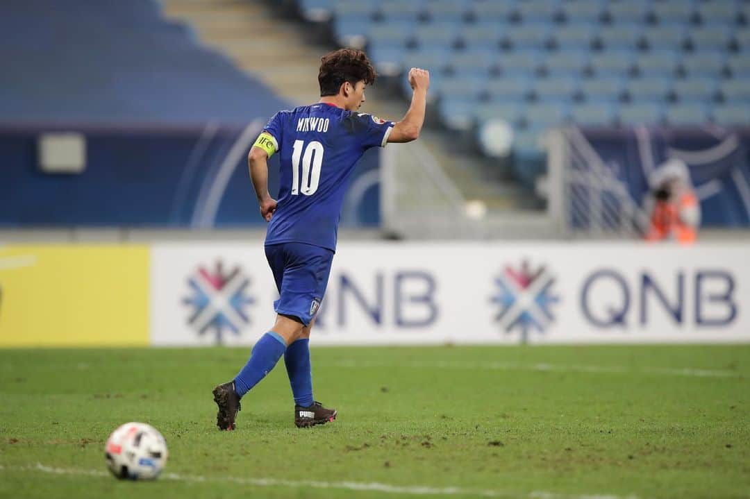 のインスタグラム：「새해 복 많이 받으세요🙇‍♂️ 2021 화이팅 💪」
