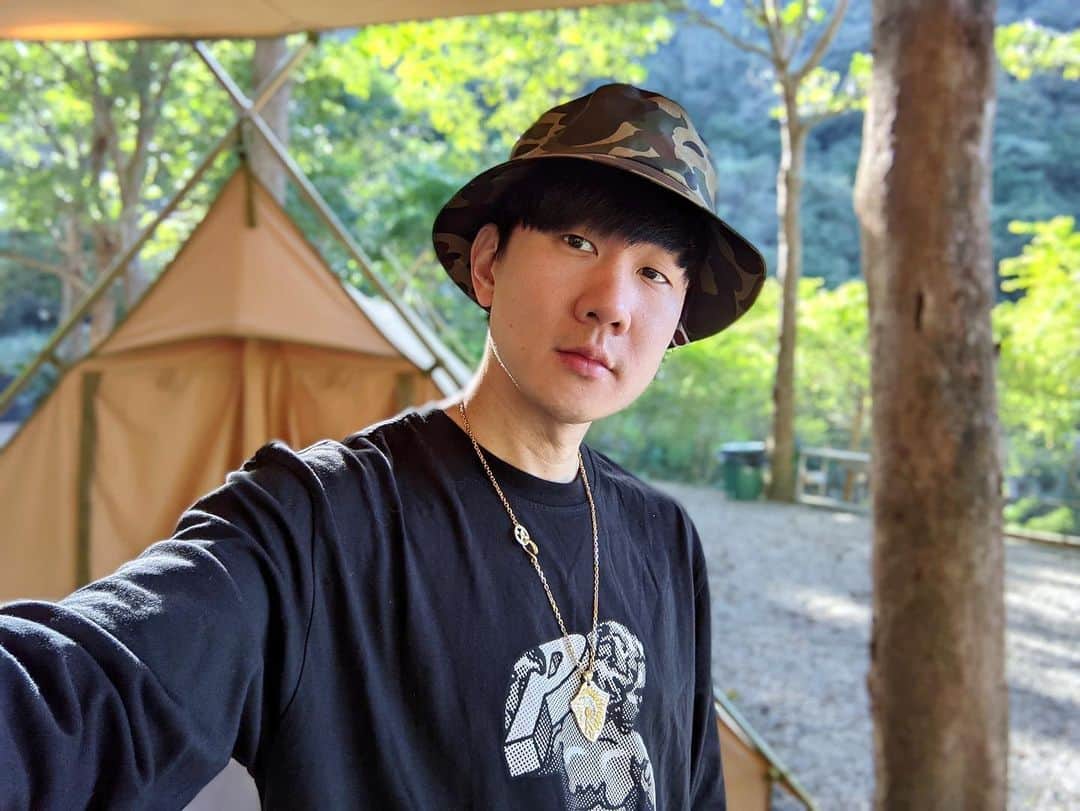 林俊傑のインスタグラム：「First selfie of 2021! 今年第一自拍！  #2021 #nofilter」