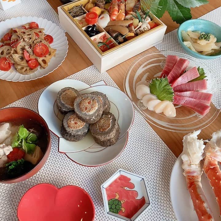のインスタグラム：「🎍謹賀新年 明けましておめでとうございます。 ✨２０２１✨はじまりました。 本年もどうぞ宜しくお願い致します。  今年は牛年🐮カイトは年男！ 年男の年は縁起が良い！と言われますので  ２０２１年度の試合がありますように🏊🏻‍♂️✨ 日々の努力が実り多き1年となりますように🙏✨  そして私は月並みですが 【継続は力なり】精神で 美容道・母・水泳サポート 努力を積み上げていきたいと思います。  皆さん、色々と大変な状況ですが 何があっても負けないで下さい。 忍びながら笑顔で乗り越えて行きましょう。  これからの時間 何があっても目標へ進んでいけると 信じて、頑張りましょう✊😐✨」