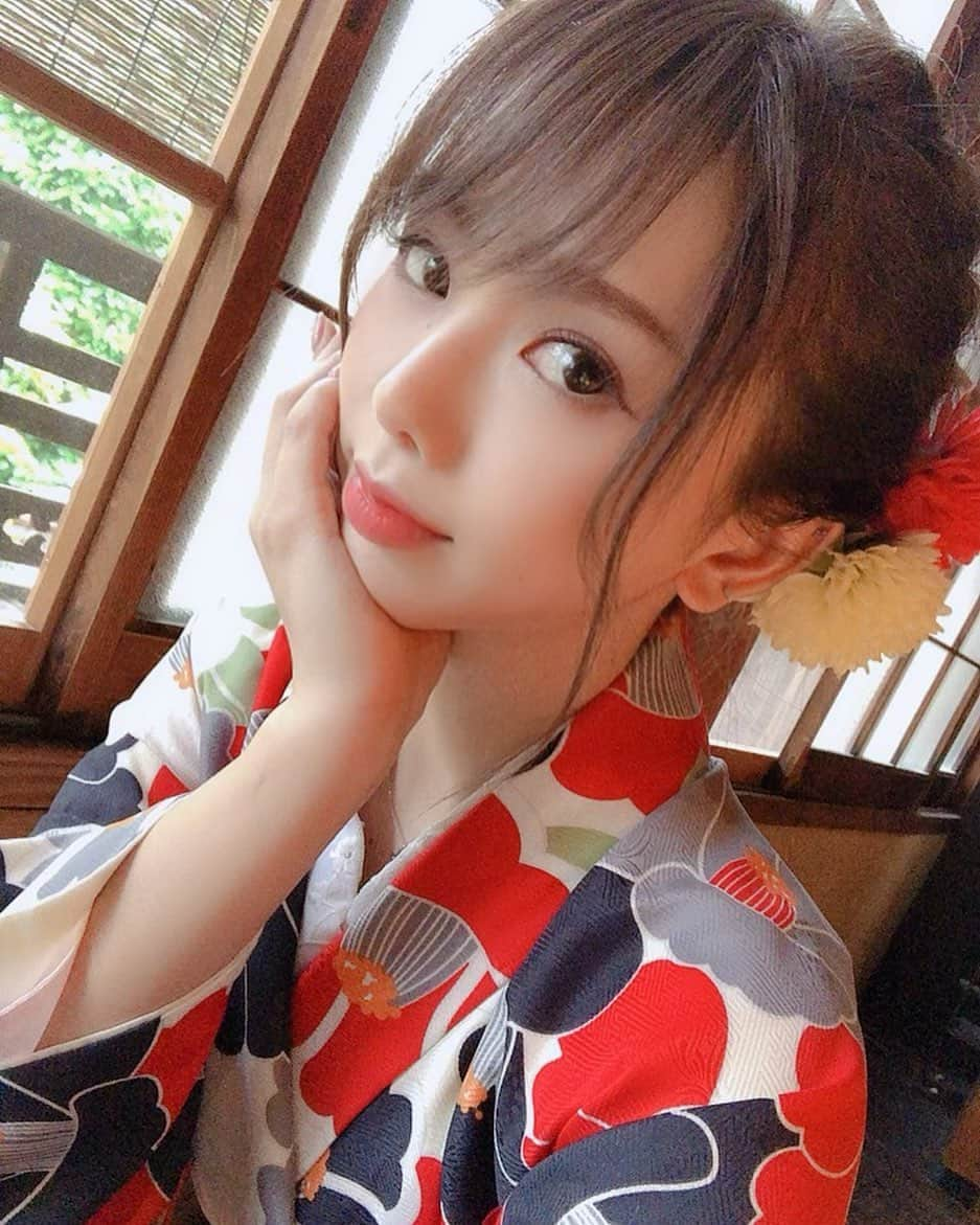 朝比奈果歩さんのインスタグラム写真 - (朝比奈果歩Instagram)「あけましておめでとうございます🎍 、 、 、 去年はコロナで思うようにいかないことも多かったけど、今年こそは飛躍の年に🙆‍♀️ 、 2021年も朝比奈らしく笑顔全開でいくぞー💗！！ よそ見したらやだよ？ 、 、 、 、 #あけましておめでとうございます  #自撮り #セルフィー #セルカ #着物 #着物女子 #お正月 #レースクイーン  #happynewyear #2021 #selfie #selca #kimono #racequeen #rq  #레이싱모델 #赛車女郎 #自拍 #셀카 #셀피」1月1日 16時54分 - kaho_asahina