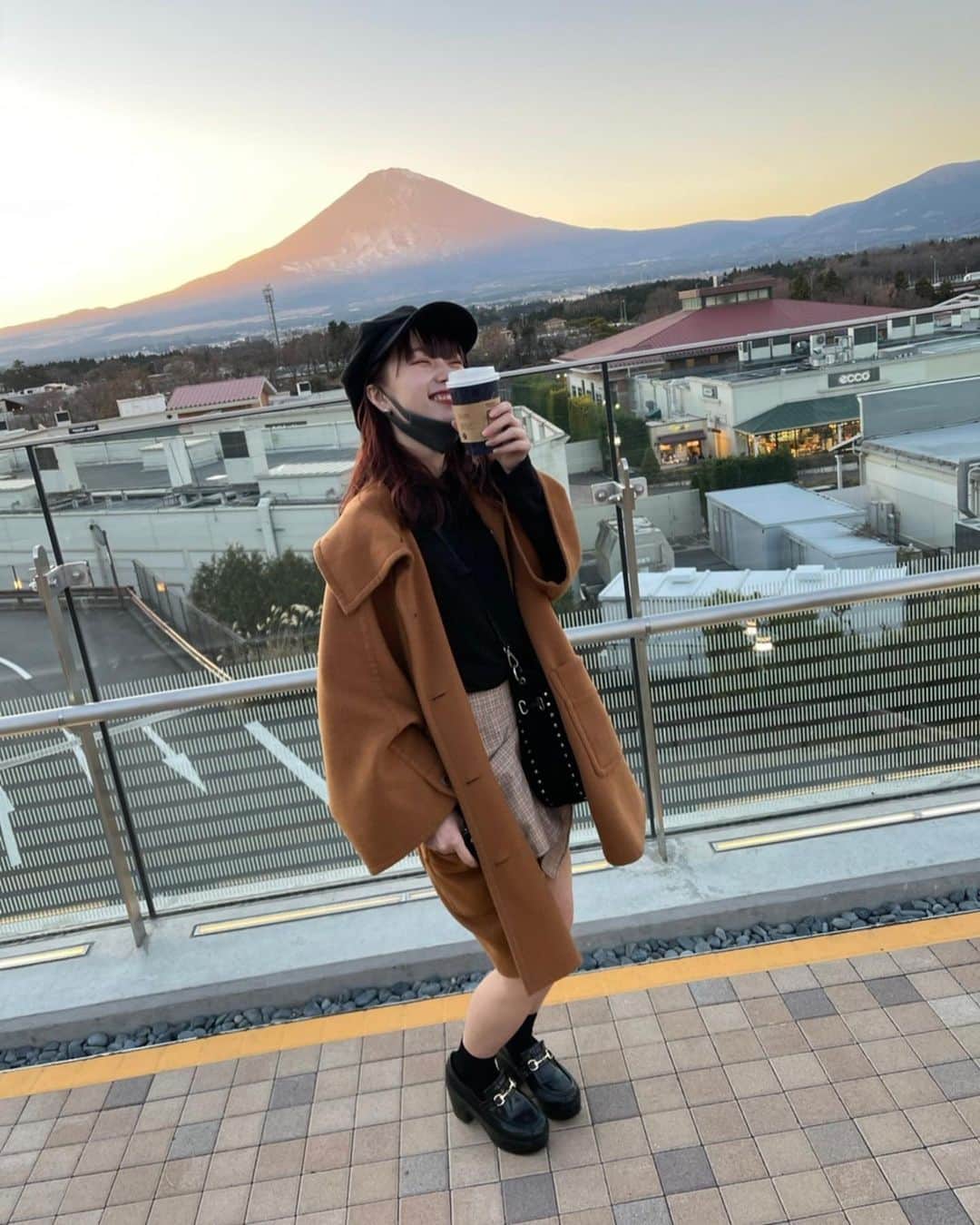 遠藤みゆのインスタグラム：「新年あけましておめでとうございます！ . 縁起が良さそうな写真ですな☺️ 2021年もよろしくお願いします！」