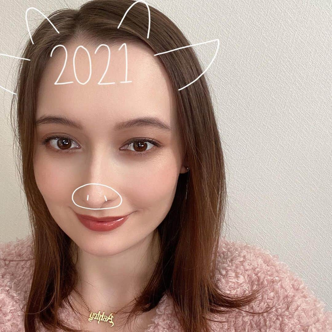 アシュリーさんのインスタグラム写真 - (アシュリーInstagram)「Happy New Year 2021🎍🎉 丑年の年女です🐮🤍 今年もよろしくお願いたします。 皆様にとって素敵な年となりますように♪ #2021 #丑年 #年女」1月1日 16時57分 - kutycat