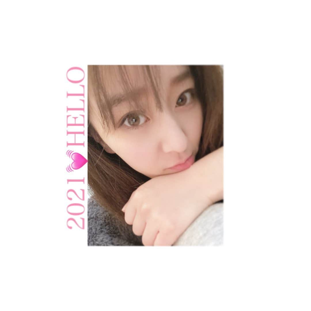 中冨杏子さんのインスタグラム写真 - (中冨杏子Instagram)「.*･ﾟ　.ﾟ･*.🎍.*･ﾟ　.ﾟ･*. . 新年明けましておめでとうございます! . 昨年も沢山の応援、 本当にありがとうございました。 . . 本年も飛躍の年になるよう モー烈に(🐮)！！！ 精進してまいります。 . 今年の目標は舞台に加えて 映像にも積極的にチャレンジしていきたいと思います。 . まずは早速19日からの 舞台出演を控えてますので 体調管理をしっかりし、 稽古に励んでいきます⭐️ . 本年も中冨杏子を どうぞよろしくお願い申し上げます。 . #2021 #謹賀新年 #明けましておめでとうございます #芸能生活20年  #年明け投稿 #モー烈に #寒いね #皆さんに会える機会が増えますように #コロナ終息願い #健康祈願 #1日3回大笑い #中冨杏子 #なかとみあんこ #よろしくお願いいたします  ※1枚目写真は成人式の前撮りのです  #丑年 #モーモー」1月1日 17時05分 - anko_nakatomi