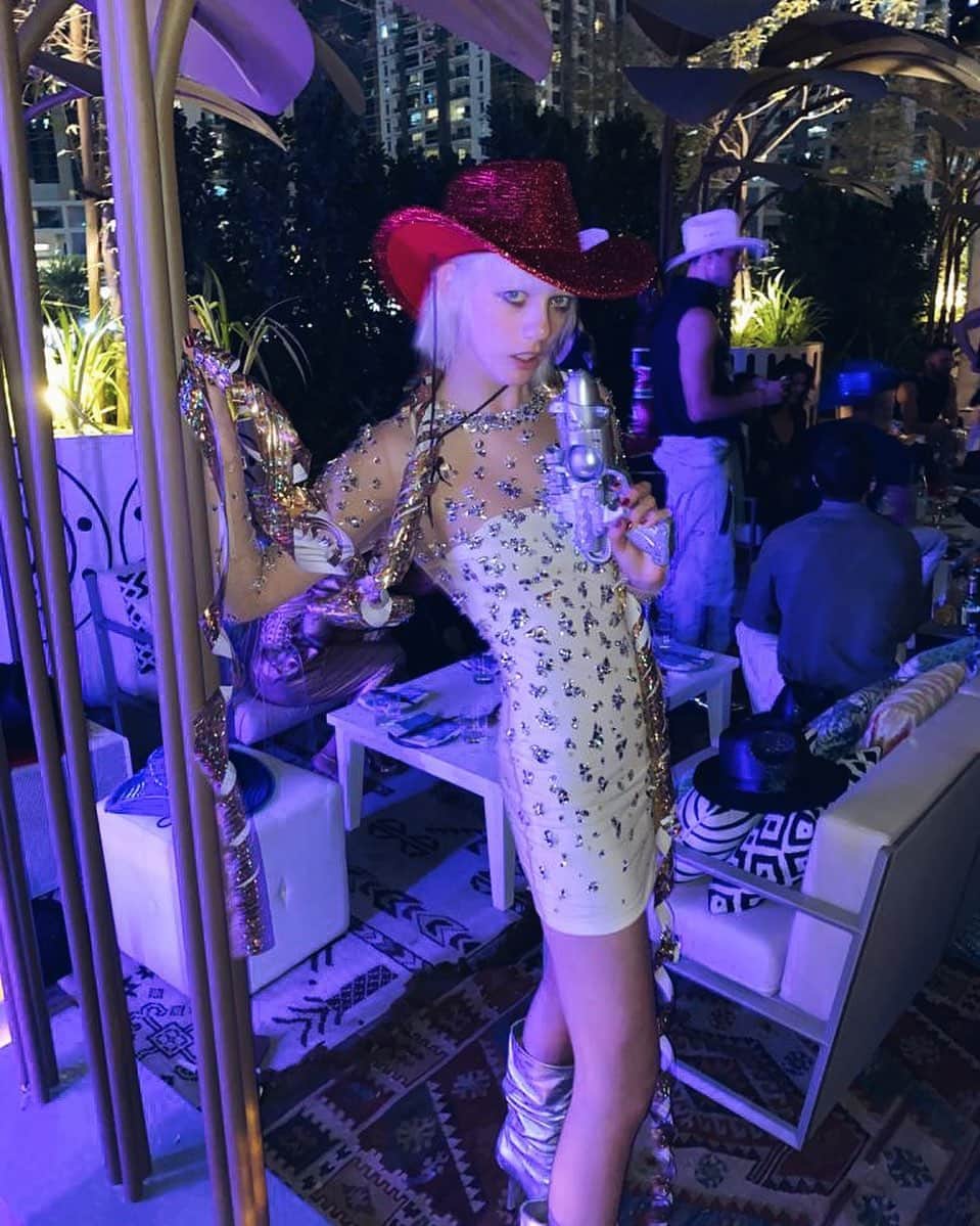 マリヤン・ジョンクマンのインスタグラム：「Spacey cowgirl 2021🌟」