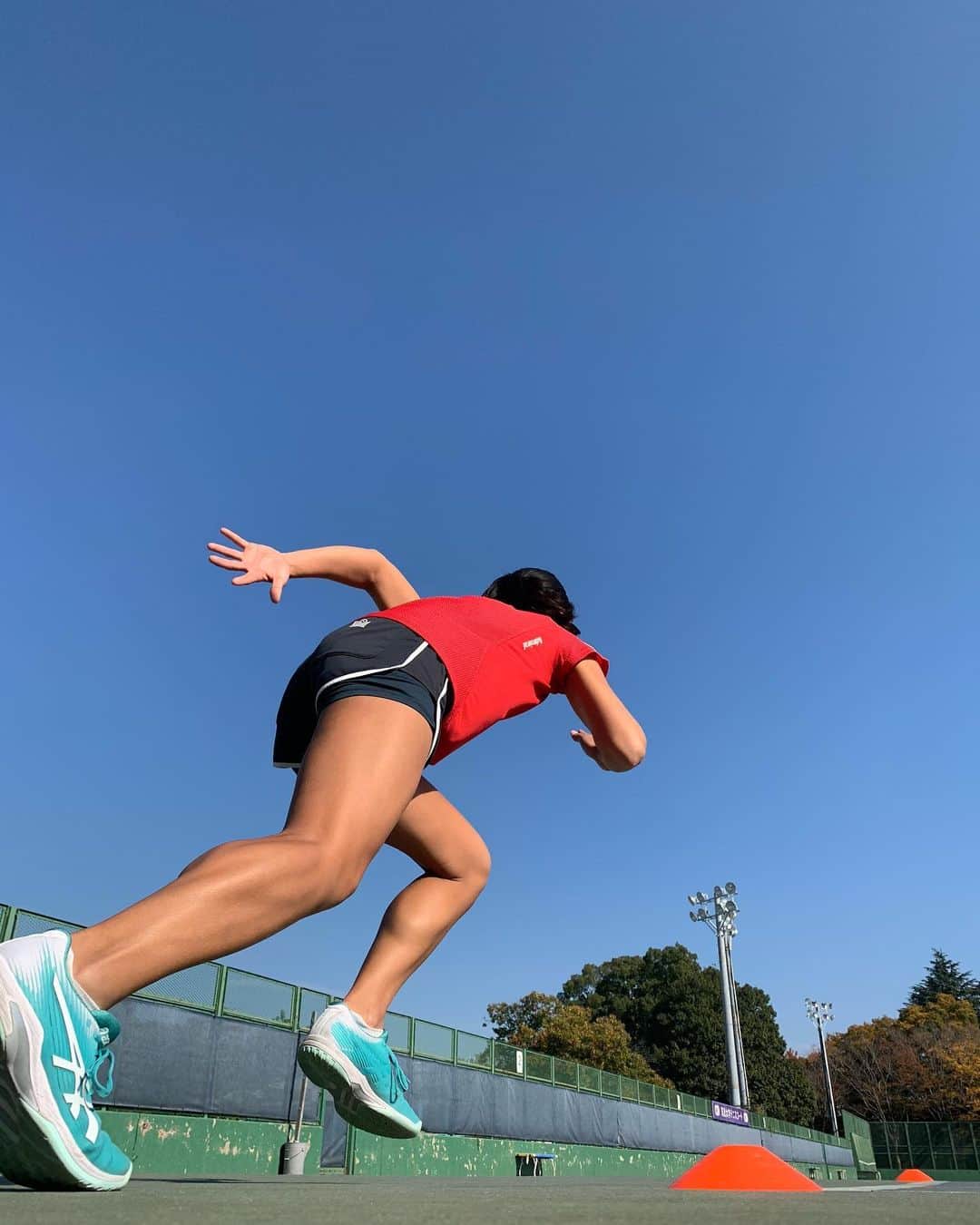 佐藤久真莉のインスタグラム：「明けましておめでとうございます🐄🎍﻿ 笑顔の絶えない一年でありますように！﻿ ﻿ ﻿ #テニス ﻿ #テニス女子﻿ #テニスウェア ﻿ #プロテニスプレイヤー ﻿ #スポーツ ﻿ #スポーツウェア ﻿ #スポーツ女子 ﻿ #武内総合会計﻿ #富士薬品 ﻿ #アドミラルアスレ﻿ #吉田歯科クリニック ﻿ #ヨネックス ﻿ #professionaltennis ﻿ #tennis ﻿ #tennisgirl ﻿ #tennisplayers ﻿ #sports ﻿ #admiralathletics」