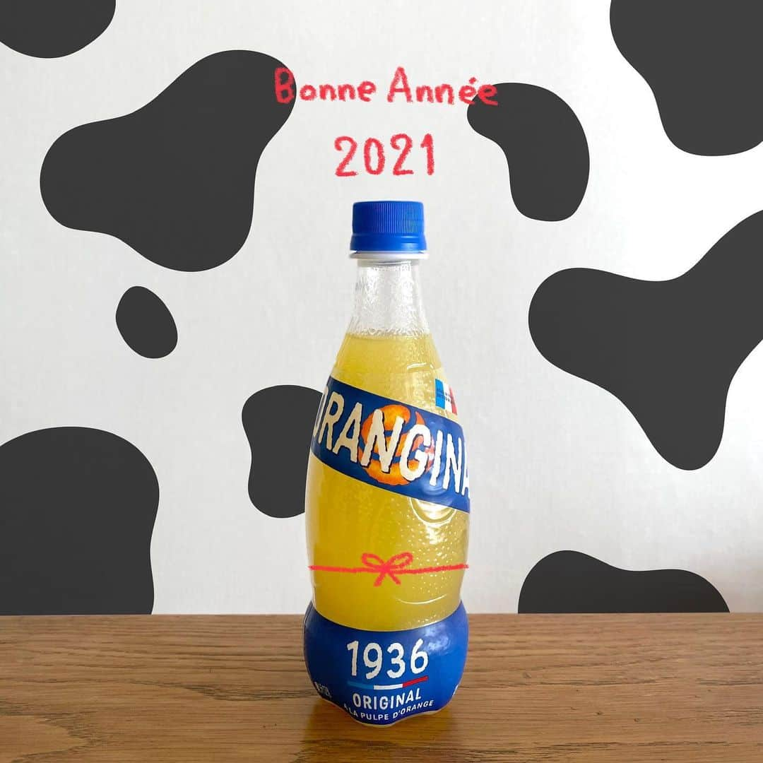 Orangina オランジーナ公式さんのインスタグラム写真 - (Orangina オランジーナ公式Instagram)「🍊Bonne Année 2021🍊﻿ ハッピーニューイヤー🇫🇷 ﻿ ﻿ ーーー﻿ あけましておめでとうございます🎈﻿ 本年もオランジーナをよろしくお願いします🤲﻿ ﻿ #orangina #France #Soda﻿ #オランジーナ #フランス生まれ #炭酸飲料 #フランス #パリ #newyear #bonneannee #2021」1月1日 17時10分 - orangina_jp