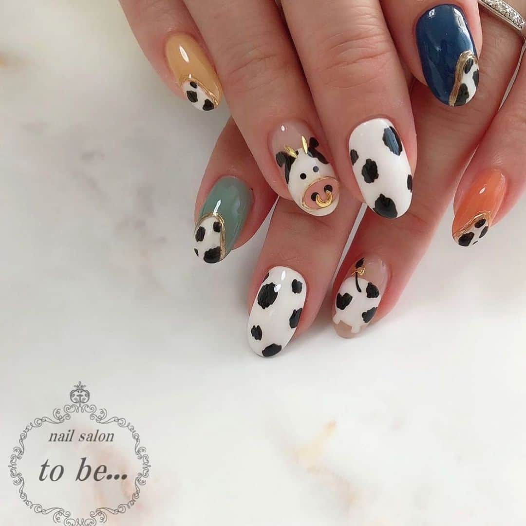 【公式】ネイルパフェ ジェルさんのインスタグラム写真 - (【公式】ネイルパフェ ジェルInstagram)「chiharu先生ネイル🐄 @nail.salon.to_be  新年あけましておめでとうございます🎍﻿ ﻿ 旧年中はたいへんお世話になり﻿ 誠にありがとうございました😊﻿ ﻿ 本年も皆様に愛される商品、サービスの提供を心がけて参ります❤️﻿ ﻿ 幸せな一年になりますように✨✨✨﻿  ﻿ #ネイルパフェ #ネイルパフェジェル #パフェジェル #nailparfait #nailparfaitgel #nail #ネイル #ジェルネイル #大人ネイル 福袋 #福袋2021 #パフェ福袋 #ネイル福袋 #宝くじ #パフェネイル #ジェルアレルギー #アレルギーレス #マグネットネイル #マグネットジェル #冬ネイル #お正月ネイル #ネイリスト #ネイルサロン #セルフネイル #セルフネイラー #ウインターネイル #マジカルオーロラパウダー #ネイルリペアベース #アクセサリーネイル #ネイル用品 #新春ネイル」1月1日 17時12分 - nailparfaitgel