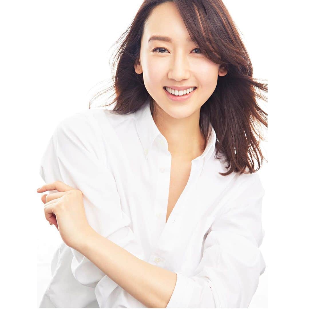 松原汐織のインスタグラム：「#happynewyear  明けましておめでとうございます🎍 穏やかな気持ちで日々を大切に過ごしていけます様に、と願いを込めて♡ 本年も宜しくお願い申し上げます。 ・ Photographer / @photographer_atsushi_yagi  Hair and Make-up artist / @tsujimoto_shunsuke」