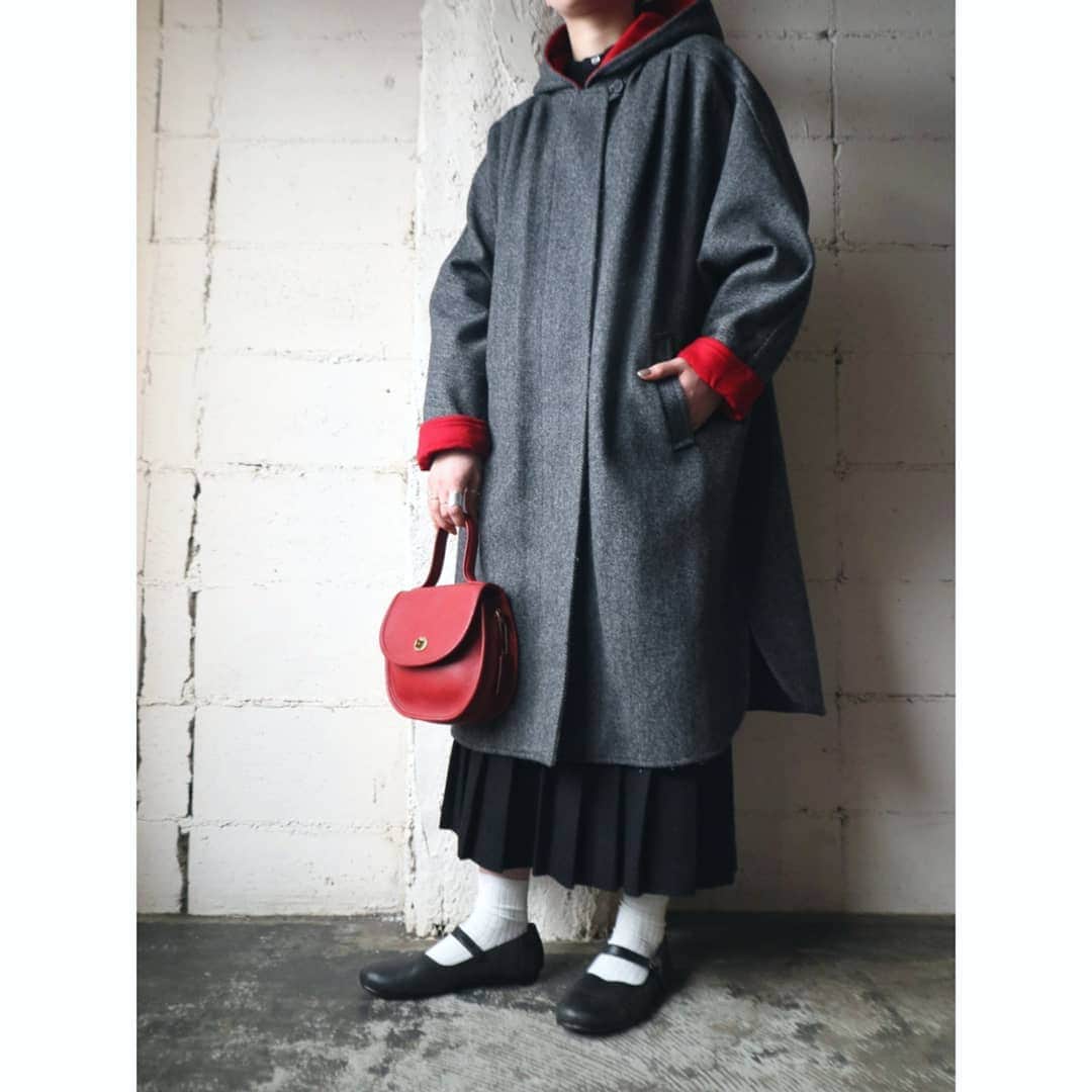 吉祥寺 古着屋 Orfeoのインスタグラム：「. 2021/1/3 NEW ARRIVAL  #orfeo #kichijoji #tokyo #vintage #used #fashion #coordinate #outfit . . 年末年始の営業時間 . 12/29～1/2  CLOSE 1/3～  12:00～20:00 . .  お問い合わせはインスタグラムのプロフィール掲載のメールアドレスにお願いいたします。お返事は1/4以降になることをご了承ください。 . またコメント、DMでのお問い合わせは受け付けておりませんので併せてご了承ください。 ONLINE SHOPの商品も店頭にてご購入頂けます。気になる商品がございましたらスタッフにお声掛けください。  新型コロナウィルス感染拡大防止策を徹底した上で営業をしております。マスクの着用、入店時にアルコールでの消毒をお願いいたします。」