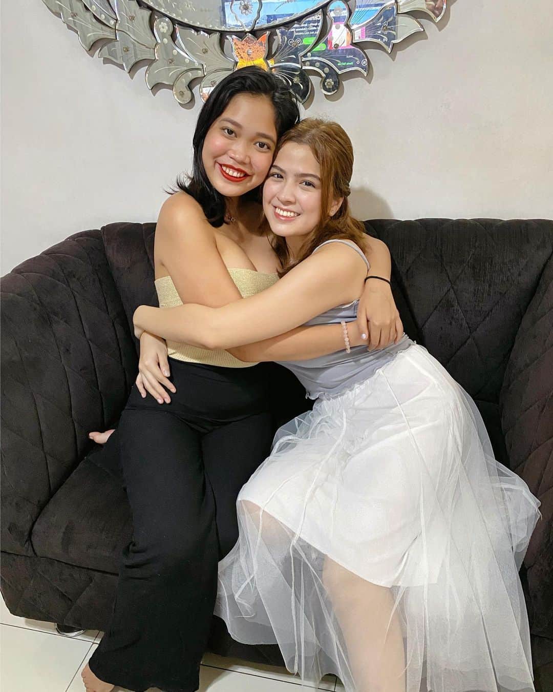 Alexa Ilacadさんのインスタグラム写真 - (Alexa IlacadInstagram)「Here’s to a fresh start 🍾 Praying for a healthy, blessed, prosperous, & happier 2021 for everyone. 🙏🏻🎇 . Special thanks to @carlitoscateringph & @butternutmnl for making our new year’s eve extra special because of their delicious food. 🥰 I’m always raving about their dishes and cakes because they truly are amazing. Happy new year!」1月1日 17時24分 - alexailacad