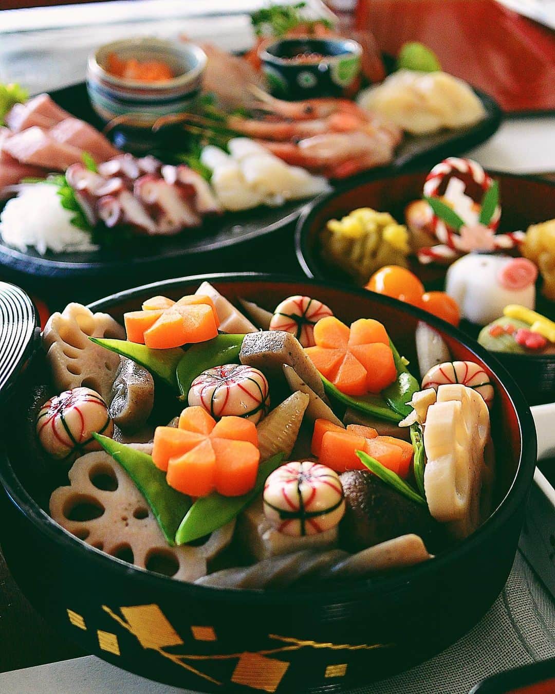 Natsuko Motoiさんのインスタグラム写真 - (Natsuko MotoiInstagram)「あけましておめでとうございます。 今年も #おばあちゃんの残したレシピ を参考にしたおせち料理。 本年もよろしくお願い致します！ . . . .  #おせち料理  #お正月 #おうちごはん #おせち #japanesefood #和食 #うつわ #IGersjp #team_jp_  #foodie #foodstagram #comfortfood #gloobyfood #thefeedfeed  #暮らし #onmytable  #vscocam #vscofood #vscofashionfood  #キナリノ #food52  #おうちごはんlover #おうちカフェ  #フーディーテーブル #wp_deli_japan」1月1日 17時24分 - natsu_motoi