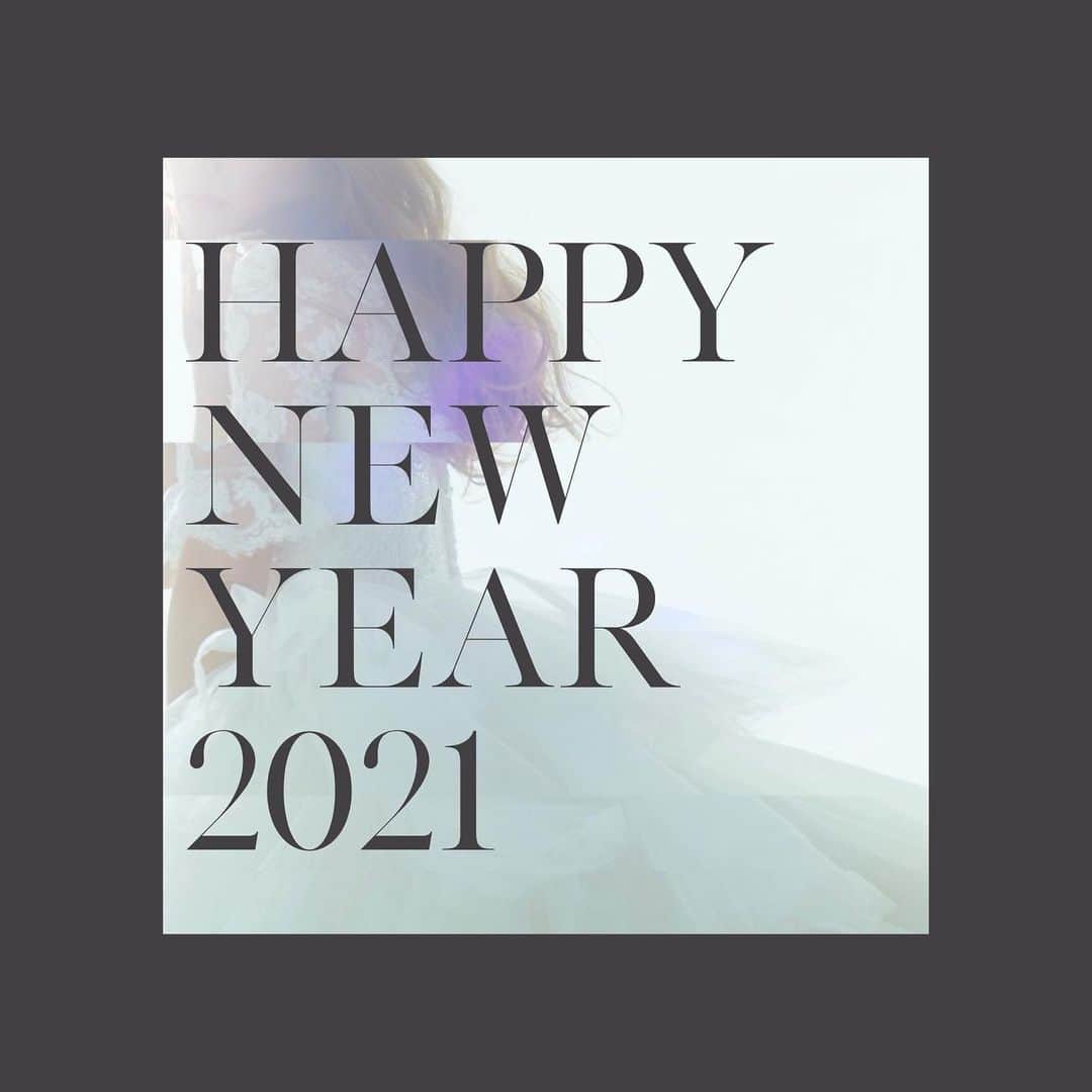 CHIHIROのインスタグラム：「HAPPY NEW YEAR 2021💎 去年の涙も悲しみも前を向く力にして 今年はいい1年にしよう。 自分が輝けるいい恋しよう。 そんな音楽つくります！  今年はたくさん準備してるから楽しみにしててください！  #2021」